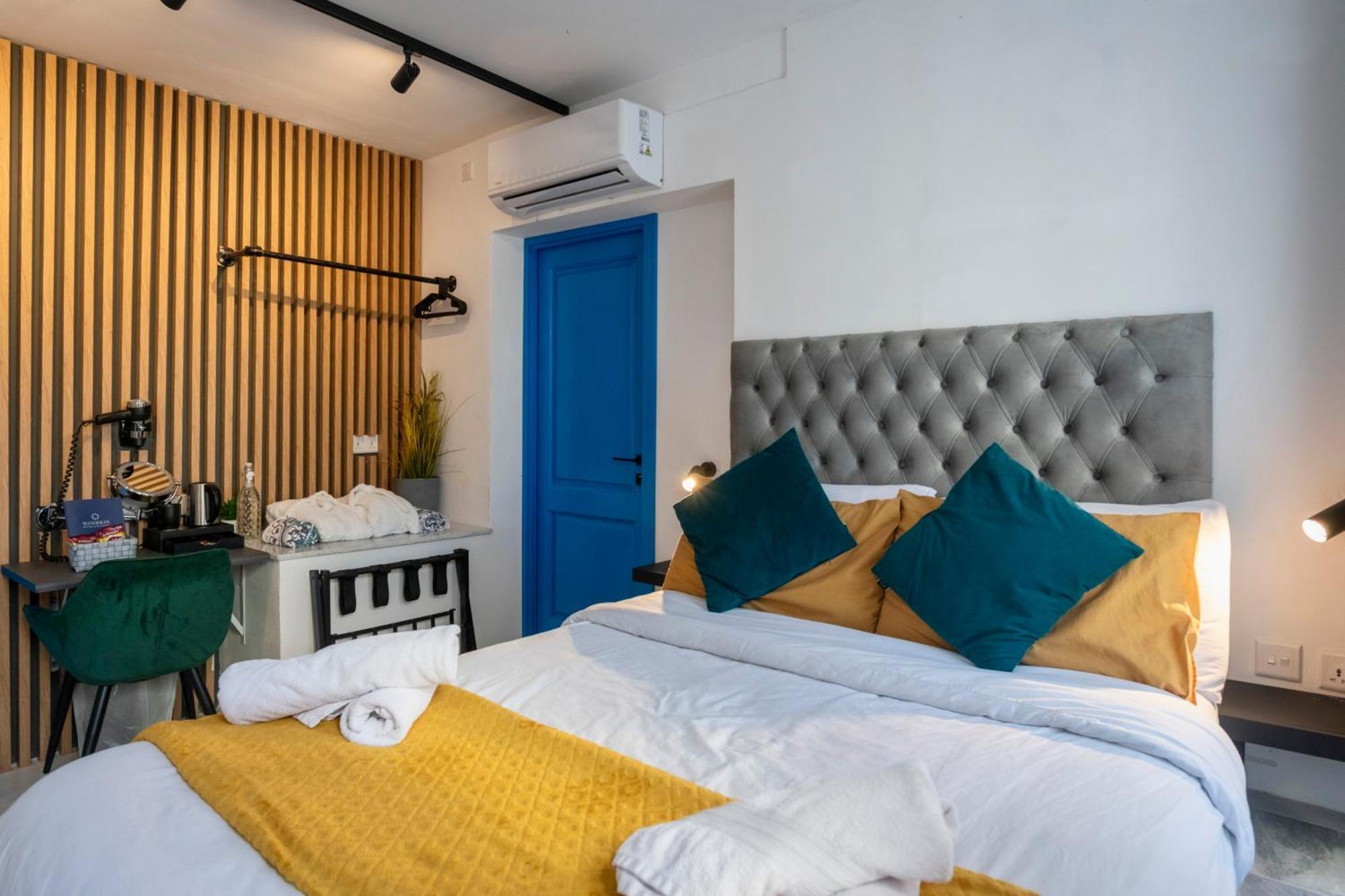 Mandera'S Boutique Suites & Dorms Валетта Экстерьер фото