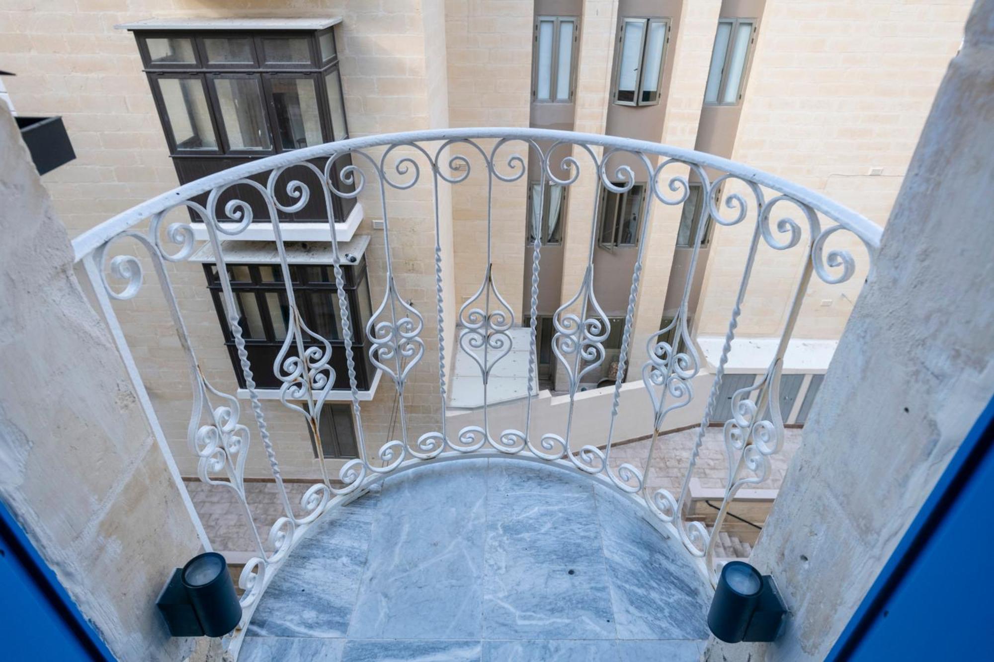 Mandera'S Boutique Suites & Dorms Валетта Экстерьер фото